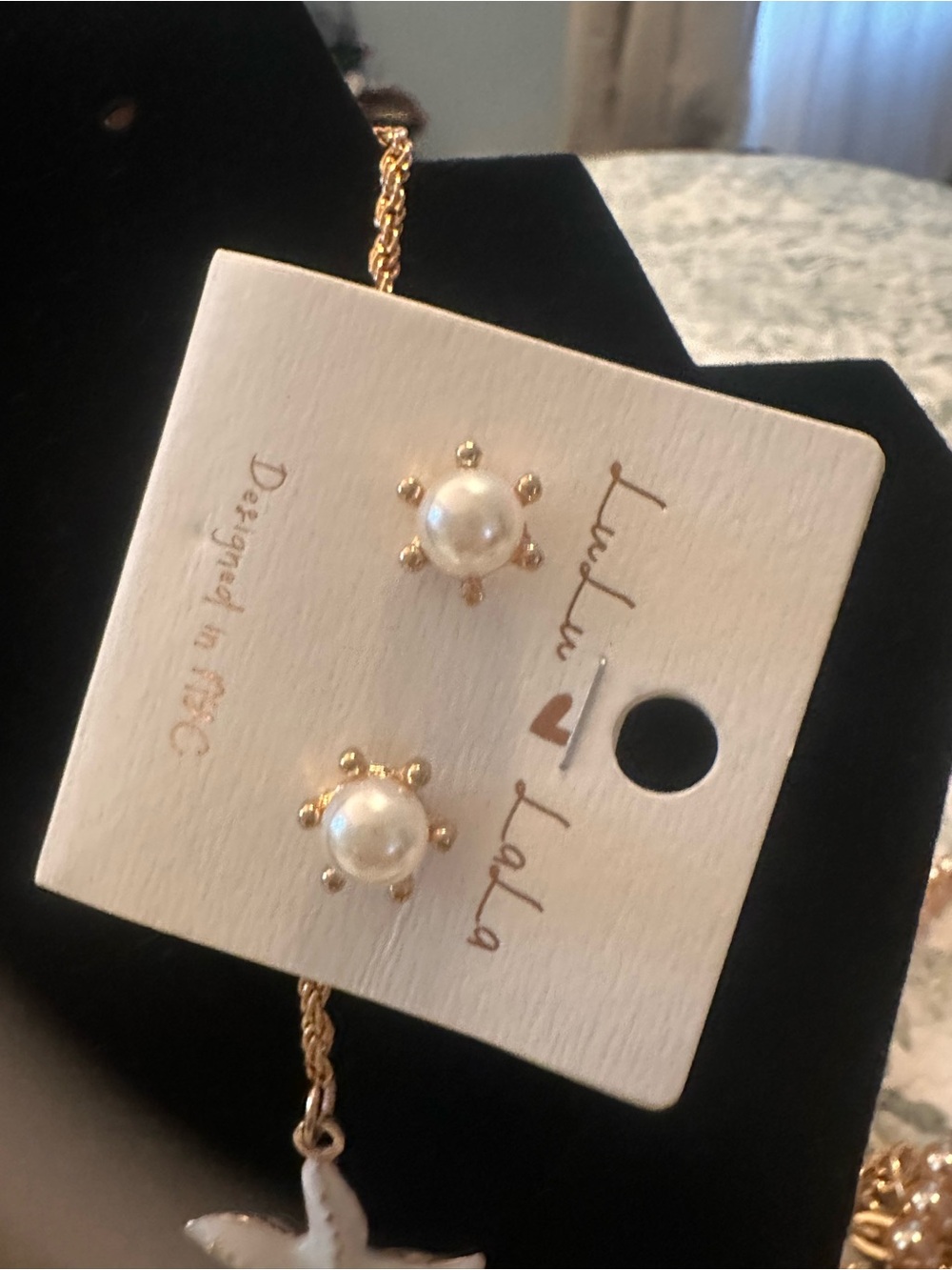Xhilaration Gold-Tone White & Pink Coastal Starfish Necklace Set - Picture 3 of 6